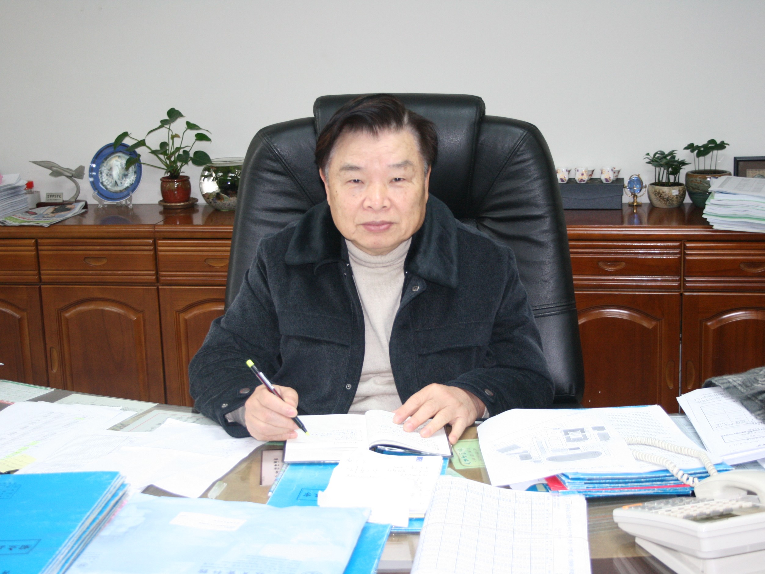 邱董事長照片
